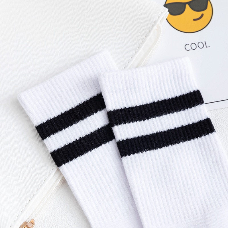 Moda w stylu Harajuku kobiece długie skarpetki biały kolor moda koreańskie damskie w stylu świąteczne bawełniane skarpetki meias szczęśliwy kobieta skarpety