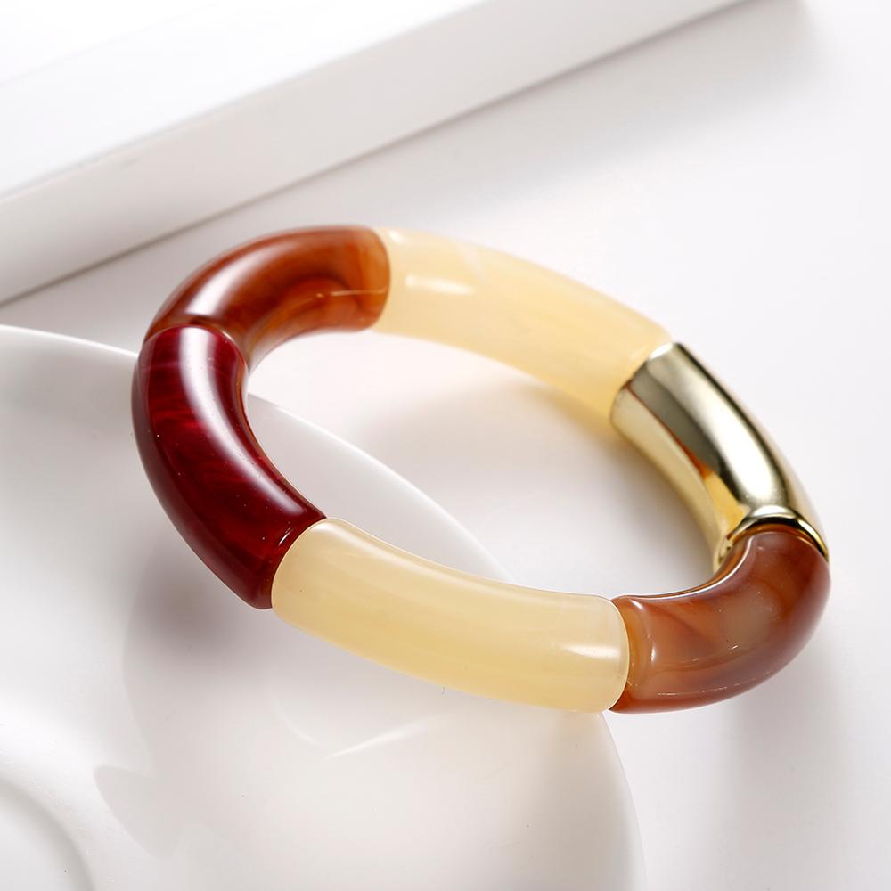 Visschaap goudkleurige acryl armbanden en bangles voor vrouwen hars stretch gebogen kralen buis bedel armband sieraden: Kleur d