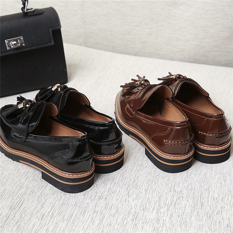 European Brand Rihanna Shoes Metal Fringe Oxford Flats Ladies Carving Brogues Casual Loafers Driving Creepers Moccasins