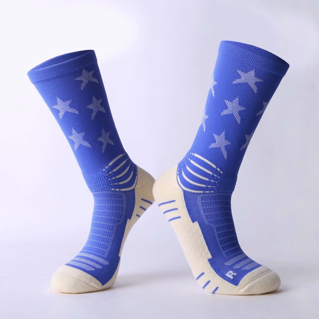 Wysokiej dobrej jakości, najnowsze nylonowe skarpetki robić koszykówki elita siedmiokolorowe połączenie lekkie oddychające męskie damskie skarpety sportowe na rowerze: Niebieski