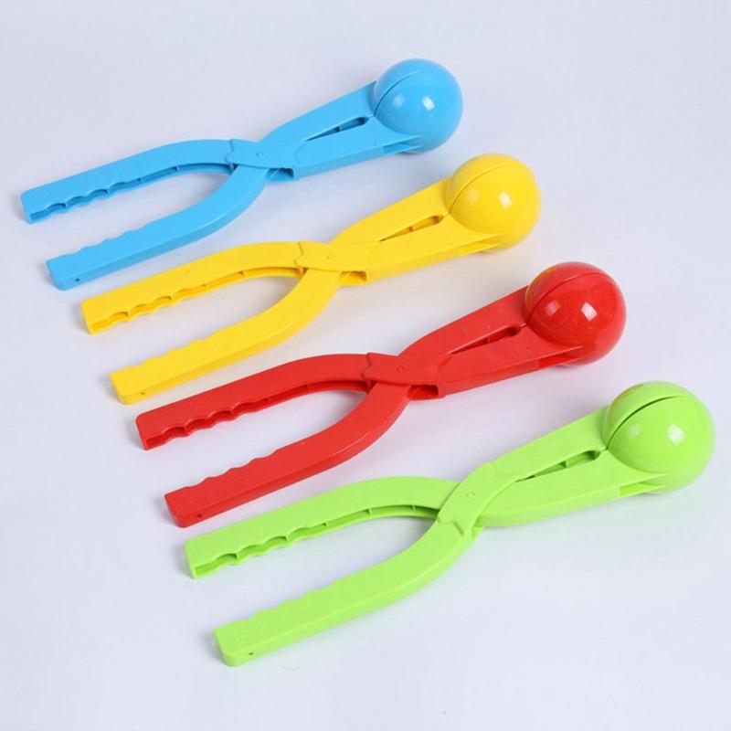 Draagbare Sneeuwbal Maker Clip Cartoon Voetbal Fun Sneeuw Bal Maken Mold Strand Speelgoed Kleur Willekeurige Grote Maat