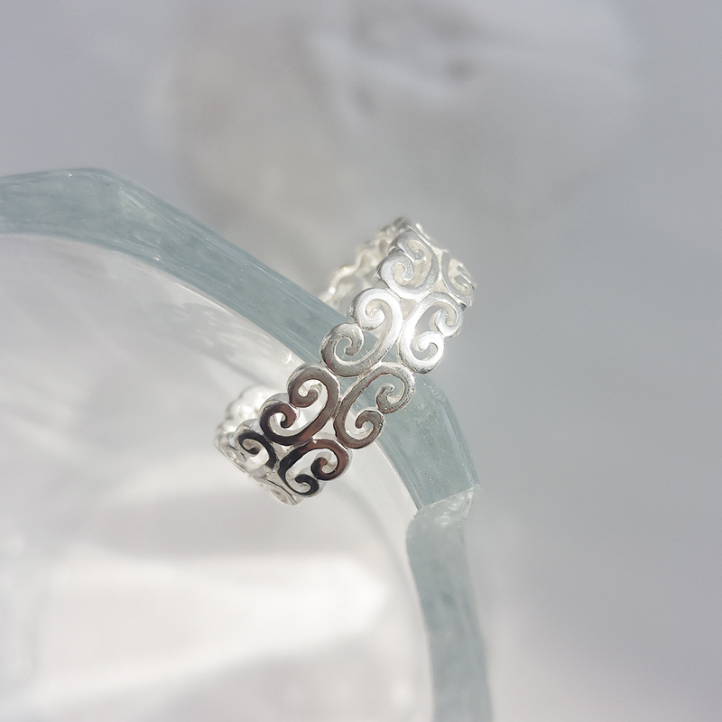 925 verstellbare ringe aus sterlingsilber mit blumenförmiger hohlform für damen – schlichtes, minimalistisches und zartes schmuckaccessoire