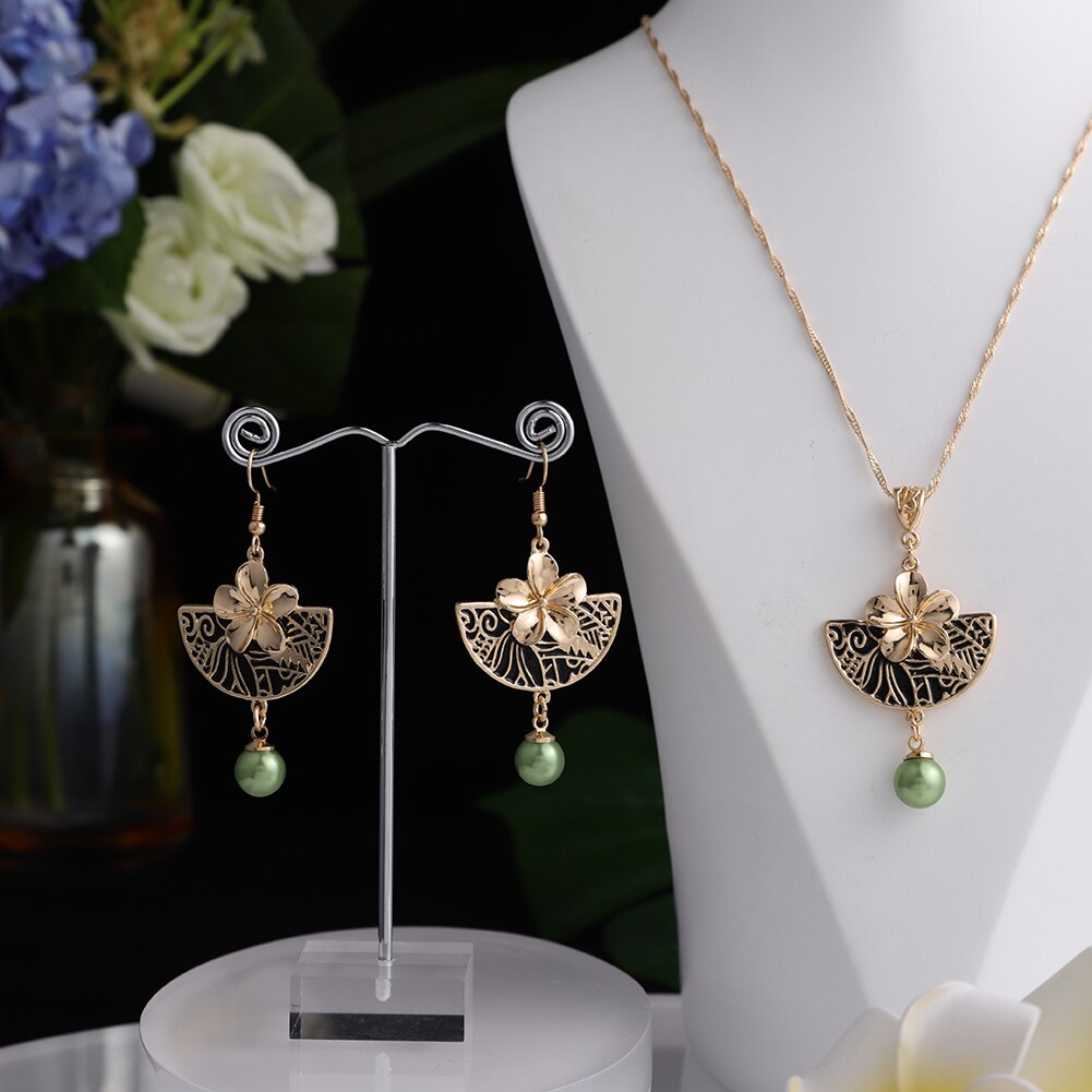 Sophiaxuan Hawaiian Polynesische Sieraden Sets Zwart Sector Plumeria Bloemen Parel Hangers Kettingen En Oorbellen Voor Vrouwen: ZH0206GOQGN