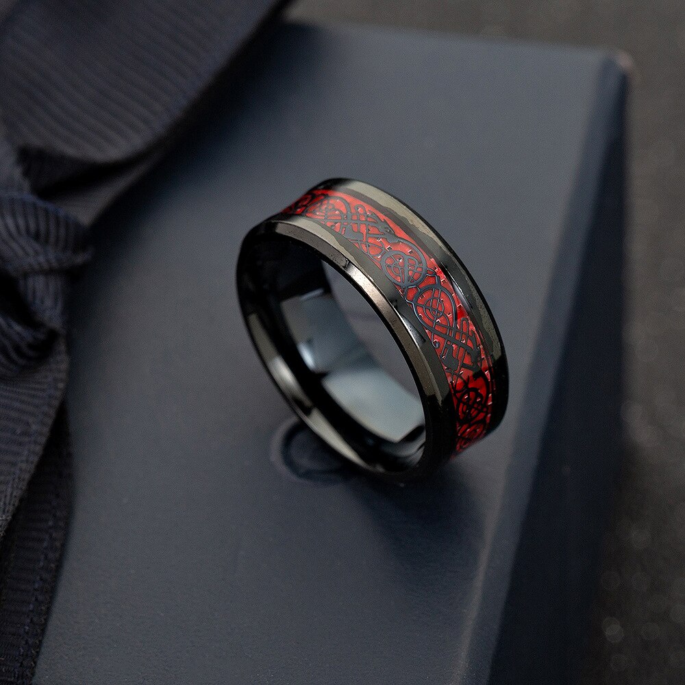 1PCS Dominierenden Mann Ring Rot Grün Carbon Fiber Schwarz Drachen Inlay Comfort Fit edelstahl Ringe für Männer Hochzeit band Ring