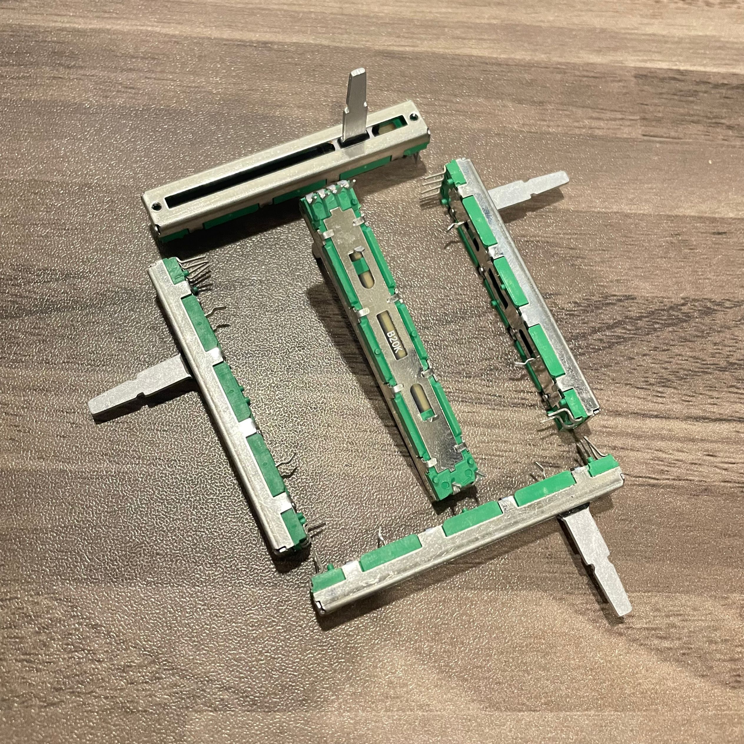 5 stks 60 MM 6 cm dubbele A20K A20KX2 A50K A50KX2 B20K B20KX2 mixer fader volume potentiometer fader A203 B203 20 MM handvat: groen