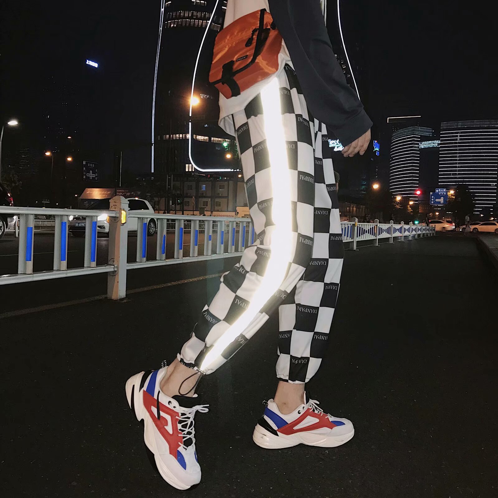 Pantalones reflectantes de empalme para hombre, ropa de calle a la , color blanco y negro, estilo Hip Hop, con cintura elástica