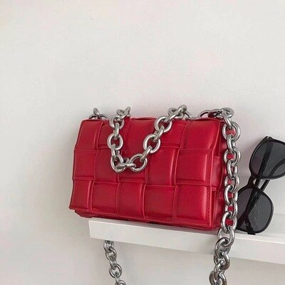 Borsa a tracolla a catena in metallo spesso donna nuovo Designer tessuto morbido quadrato borse a tracolla borsa di personalità della moda femminile di alta qualità: red