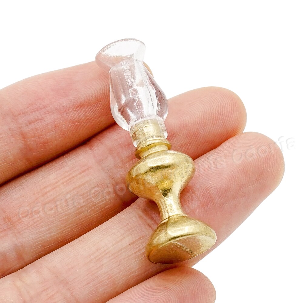 Odoria 1:12 in Miniatura in Metallo Dorato Cherosene Lampada di Illuminazione Da Tavolo Mobili Accessori Casa Delle Bambole Giocattolo Decorazione
