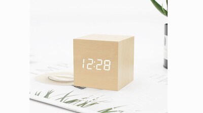 Lille firkantet digital træ led vækkeur træ retro glød ur skrivebord bord indretning stemmestyring snooze funktion despertador: H