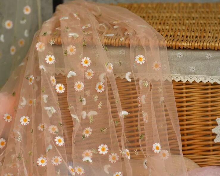Kleine madeliefjesbloem mesh borduurstof franse netkantstof doe-het-zelf gordijnjurk kinderkleding babykleding tule stof: Huid roze