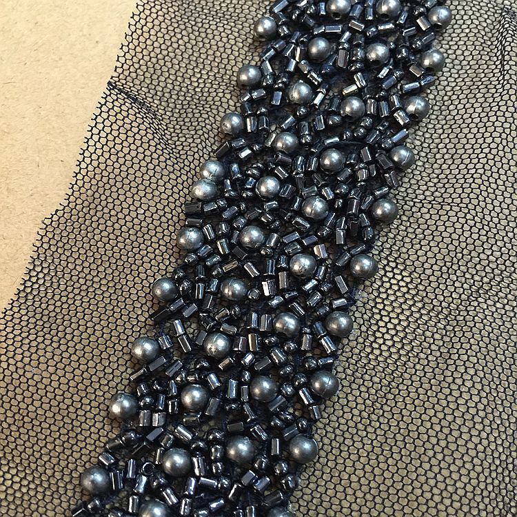 1 yard sort perle beaded blonder trim mesh blonder bånd stof tøj dekoration brudekjole krave ærme afrikansk blonder applikation: Metallisk blå