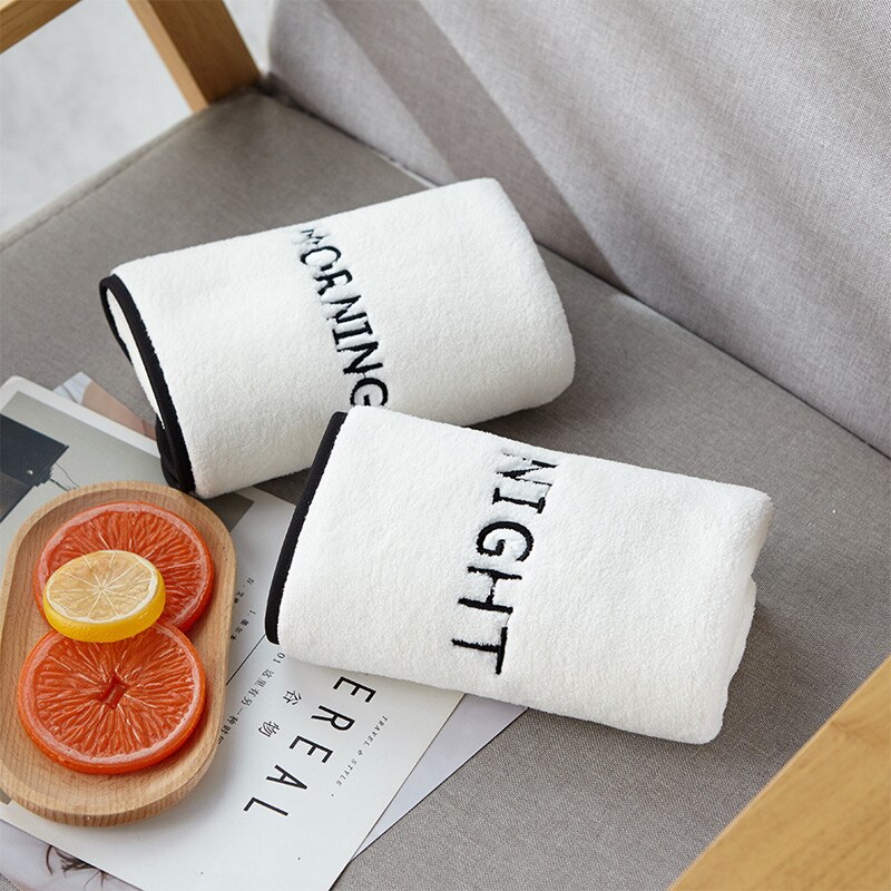 Wit Koraal Fluwelen Handdoek Set Morning & Night Wit Blauw Roze Douche Handdoek Borduren Handdoek 2 Stks/set Zachte Handdoek Gezicht zwemmen Thuis: white towel set