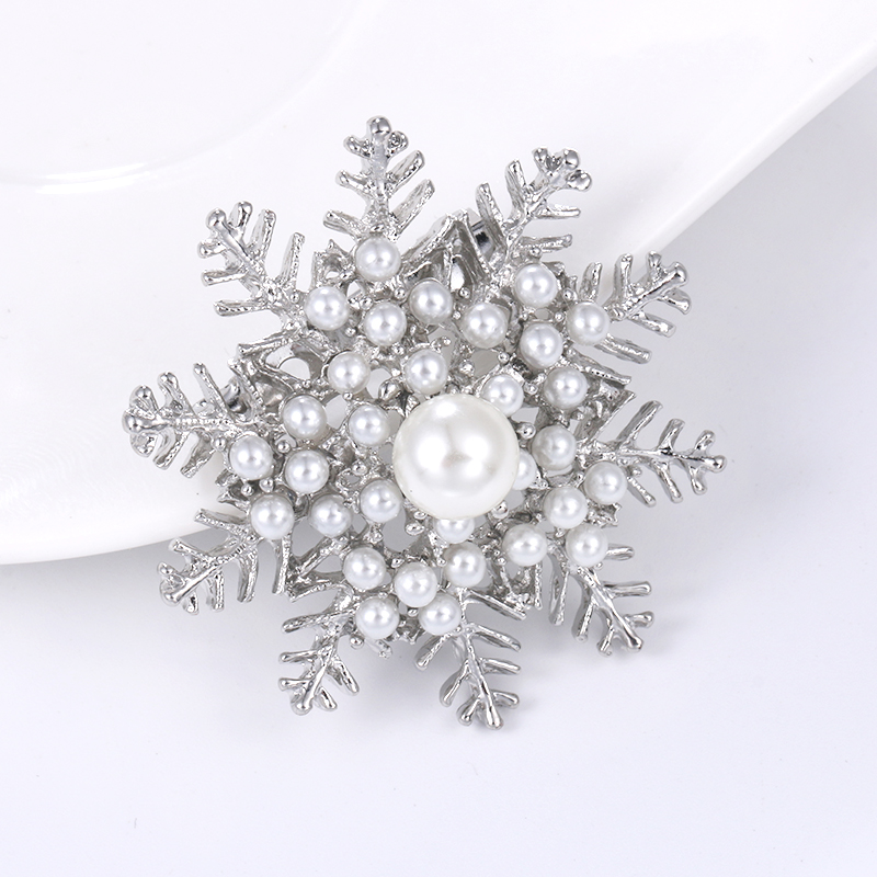 Baiduqiandu gesimuleerde parel sneeuwvlok broche pins voor vrouwen in goud of zilver kleur xd8856: Silver Plated