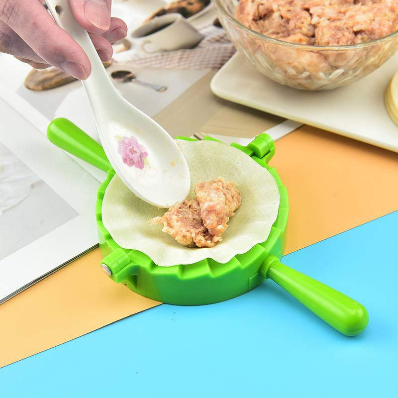1pc multi-color dumpling maker Kitchen household manual dumpling maker Plastic color dumpling folder dumpling mold