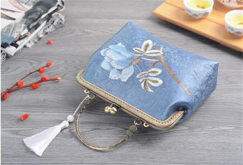 Vrouwen Borduren Bloemen Evening Clutch Tassen Chinese Stijl Kwastje Handtassen Rose Bloemen Banket Tote Met Ketting M699