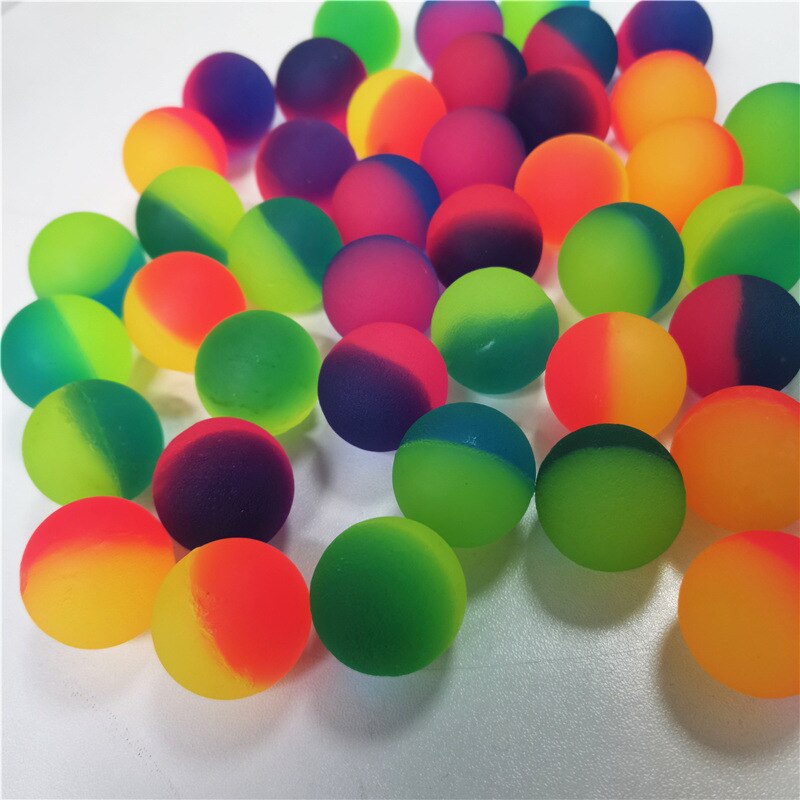 2.5 centimetri di gomma bicolore Gashapon che rimbalza palle rimbalzanti che saltano superficie opaca sport all&#39;aria aperta giocattoli divertenti per bambini