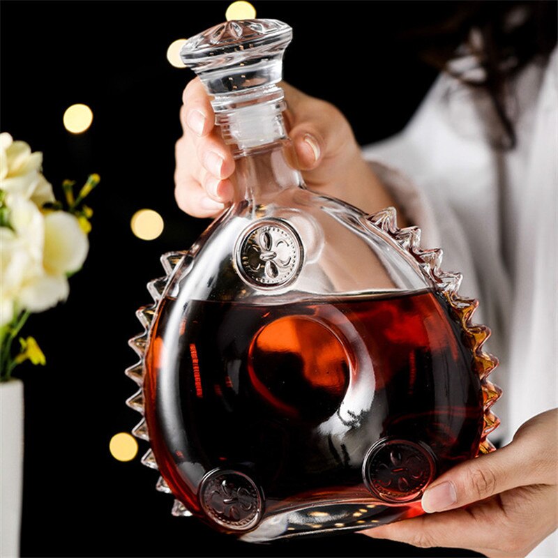 Retro Red Wine Bottle Champagne Glass Whiskey Wine Decanter Bottle Jug Pourer Aerator for Family Bar Transparent Wine Glass: Wine Decanter