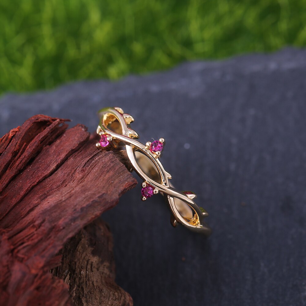 Huitan romantische damesringband twist luxe nobele gouden kleur met rozerode kubieke zirkonia steen damessieraden