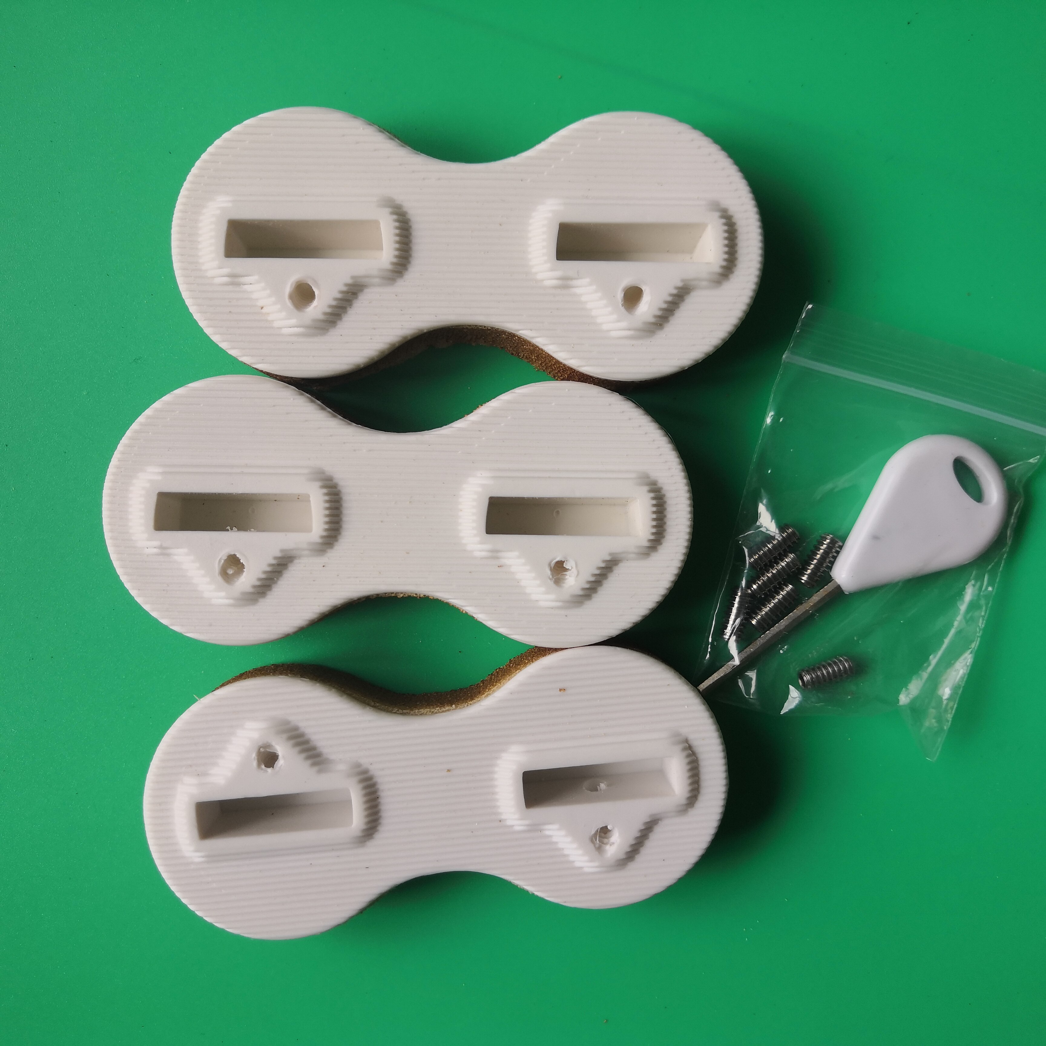 Plastic 5 degree FCS G5 surf fin fusion box white and black fin base with fin key screws