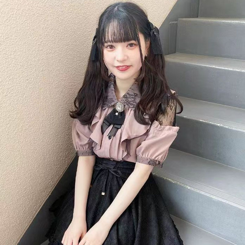 Blusas góticas de Lolita para Mujer, agradable arco con hombros descubiertos, camisa JK para chicas japonesas, Blusas elegantes con volantes de encaje y corazón de amor para Mujer