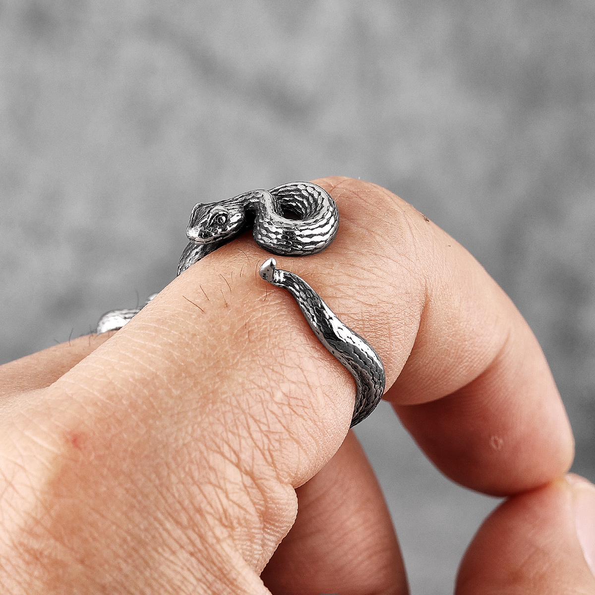 Anneaux serpent à sonnette en acier inoxydable pour hommes, bagues Punk Vintage serpent Cool pour hommes petit ami motard bijoux