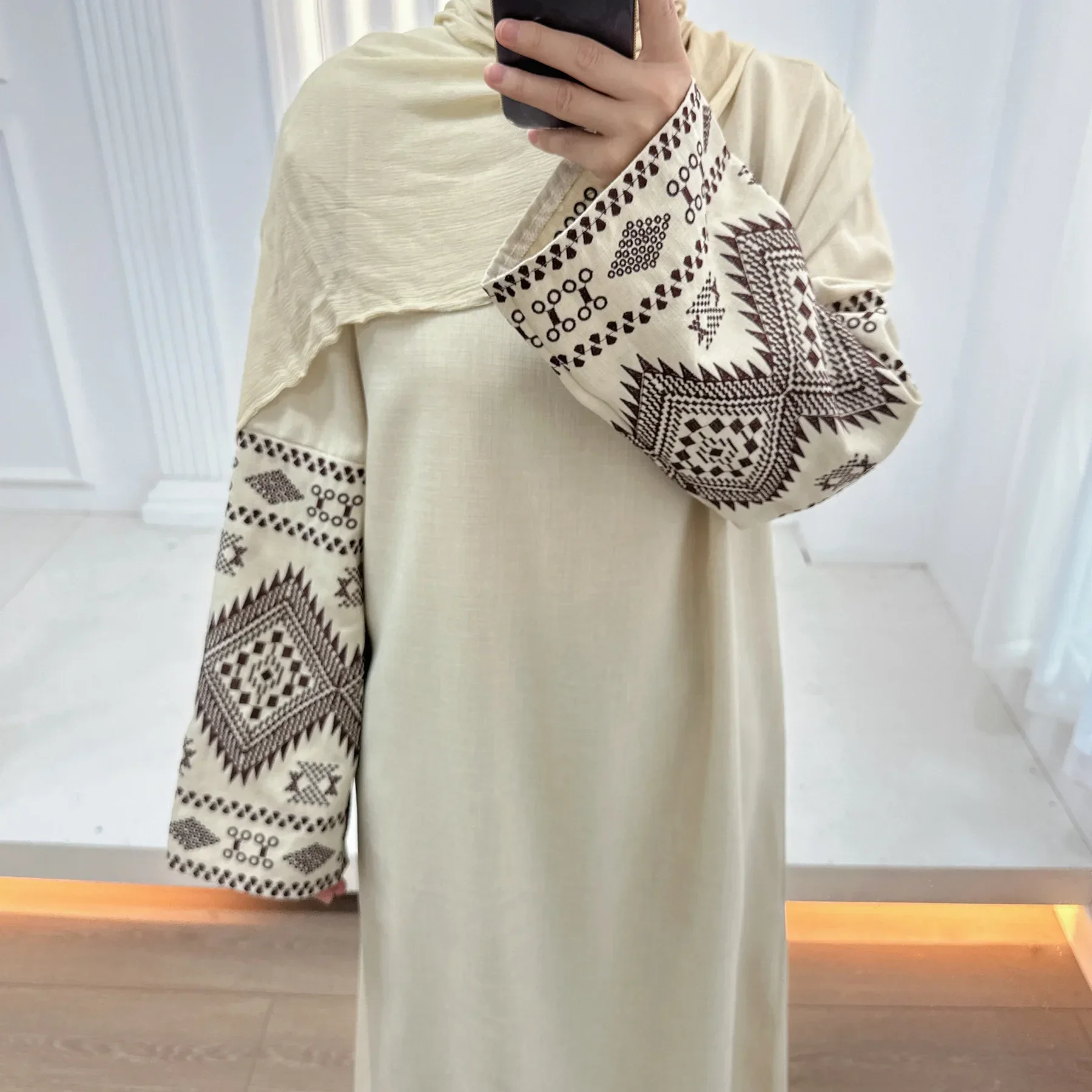 Stickerei Manschette Geschlossen Abaya Kleid Muslimischen Abayas für Frauen Dubai Luxus Türkei Afrikanische Kleider Islmaic Kleidung Hijab Kleid Kaftan: L / Braun