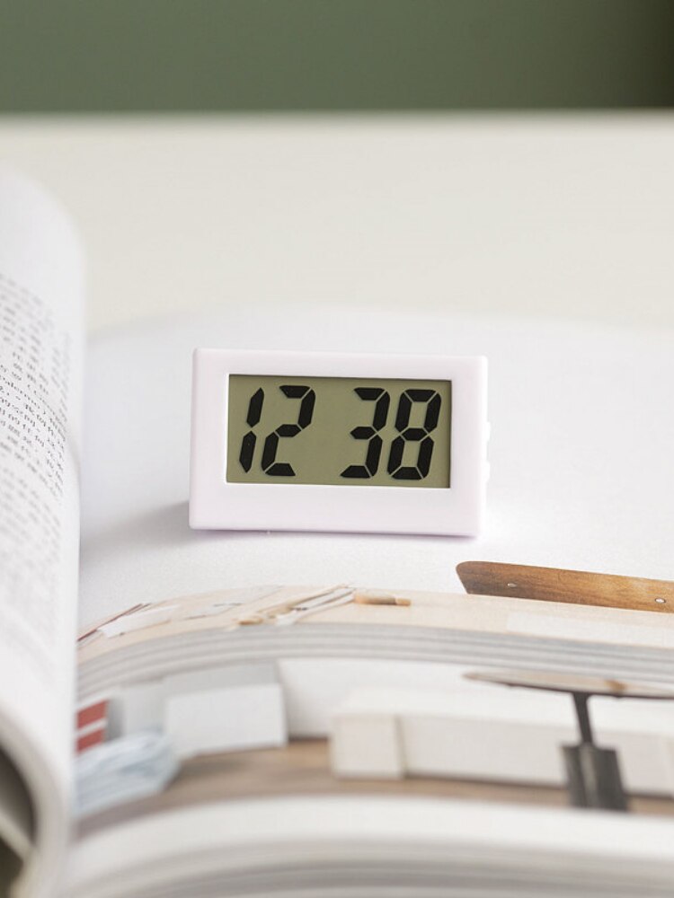 Slaapkamer Eenvoudige Kleine Elektronische Horloge Draagbare Oude Man Groot Woord Tafel Student Examen Mute Desktop Klok Mini Thuis Lcd Digitale 1Pc