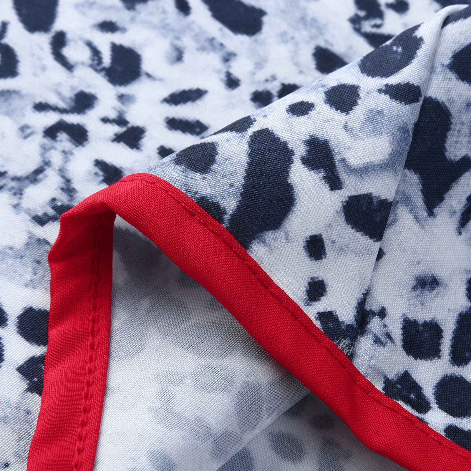 Women nurse printed short sleeved v-neck caregivers' blouse Clinical uniforms woman Beautician uniform hairdresser