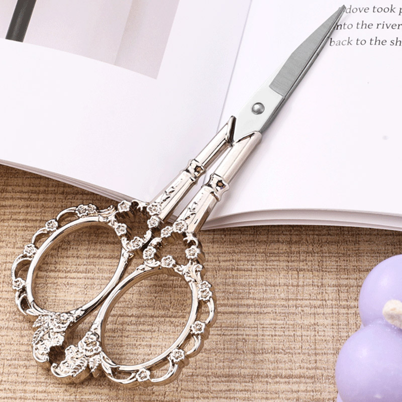 Retro klassieke kleermakersschaar, handwerkschaar, huishoudschaar, kleermakersschaar, stofschaar, naaischaar, stofschaar, naaigaren, duurzame roestvrijstalen schaar