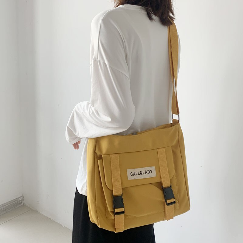 Canvas Vrouwen Messenger Bag Koreaanse Grote Schoudertas Crossbody Tassen Voor Vrouwen Student Nylon Doek Boek Tas Handtassen Boekentassen: Yellow / With pendant