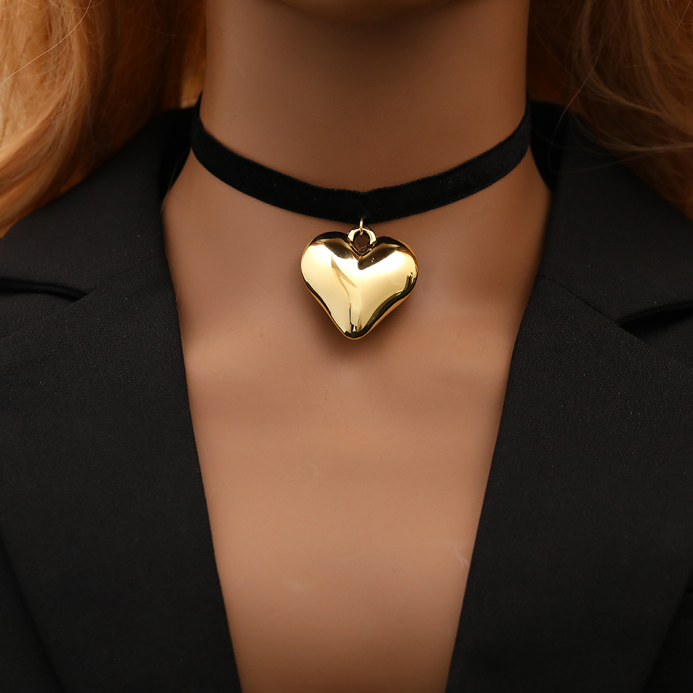 Exaggerated Big Love Heart Pendant Short Choker Necklace for Women Goth Black Velvet Adjustable Chain Valentines Day Wed Jewelry: Light Yellow Gold Color
