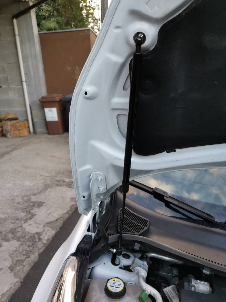 1PC Hood Strut for Ford Fiesta Mk7 Front Bonnet Gas Spring Lift Support Shock Damper Absorber Prop Rod Accessories Arm