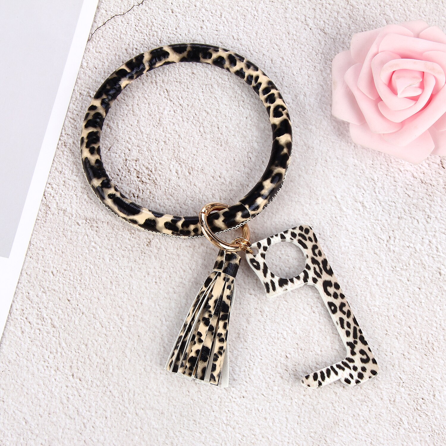 Keyring pulseira de couro clássico leopardo impressão abridor de porta portátil bangle feminino exagerada grande redondo chaveiro pulseiras de pulso: C