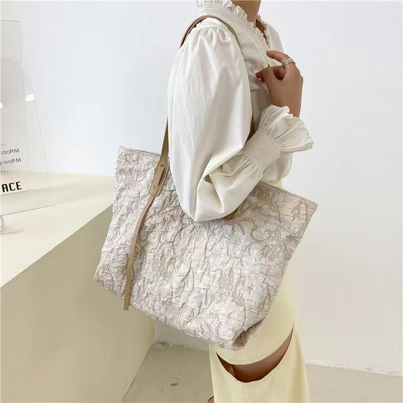 2022Ins nuova versione coreana moda Tote Bag Casual da donna a tracolla pieghettata di grande capacità borsa ascella semplice borsa Cool alla moda