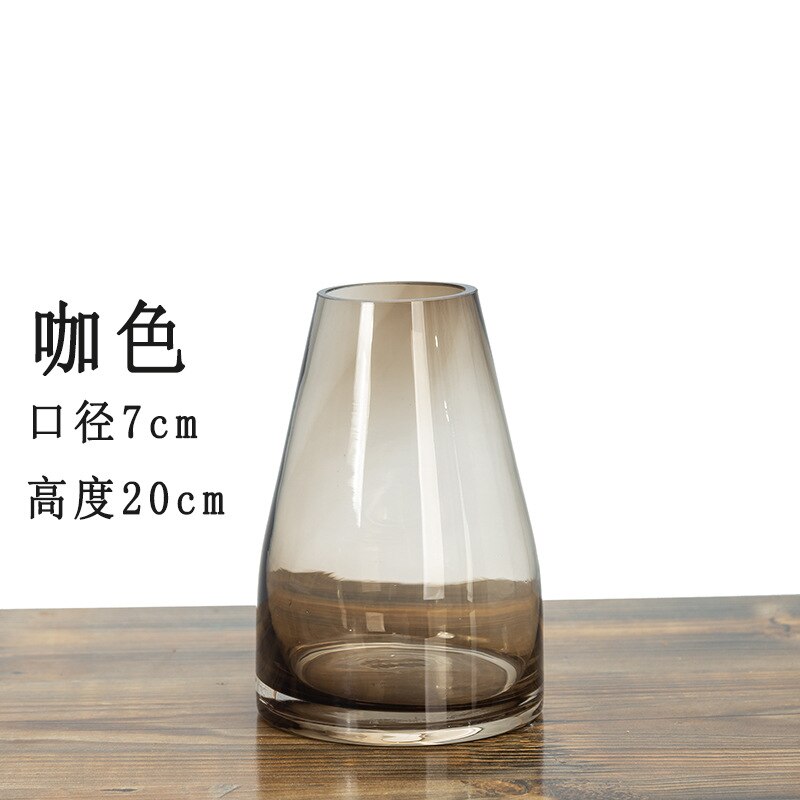 Glazen fles met kleurverloop, kunstmatige geblazen kleur, vaas met watercultuur, simulatie van bloemenknutselwerkjes, bloemenfles: Bruin