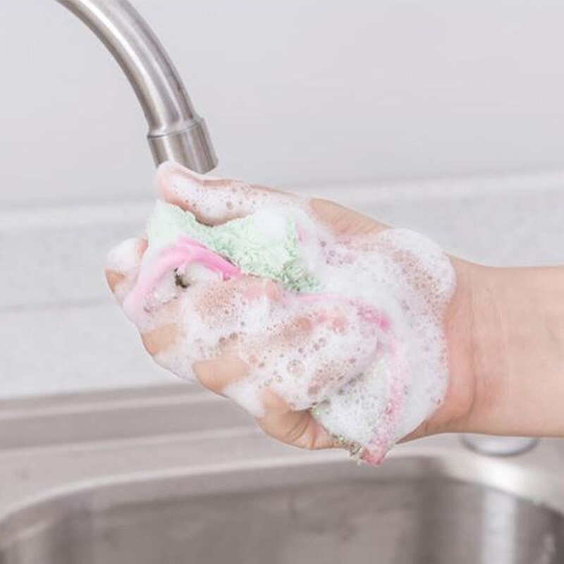 Stapel Afwas Sponzen Geïsoleerd Op Een Witte Achtergrond Stockfoto en