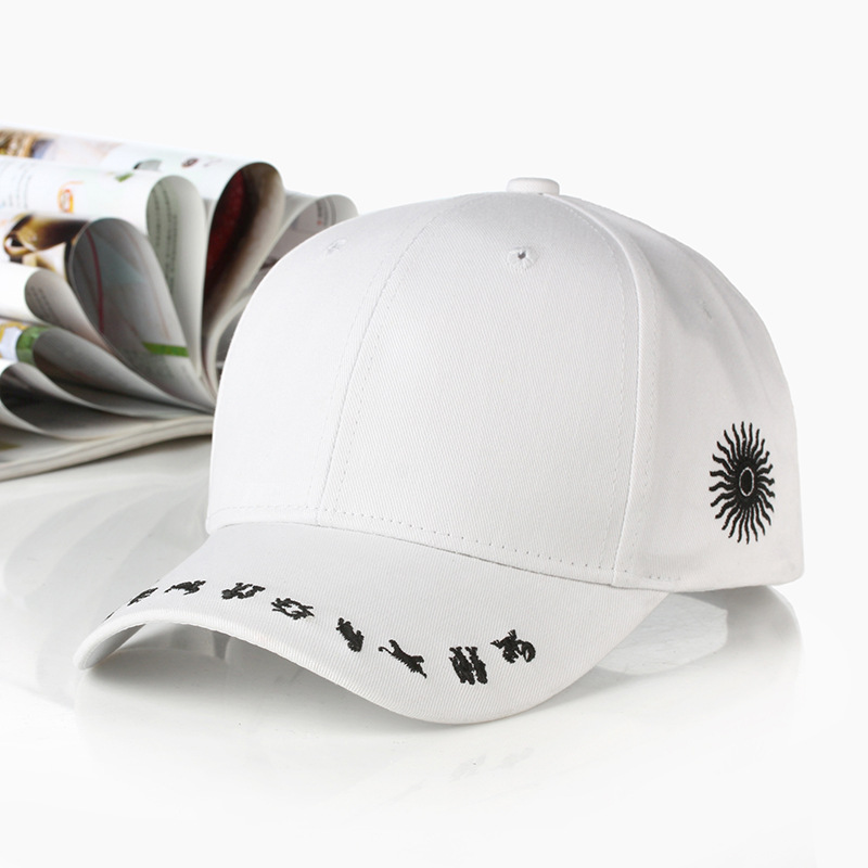 Brevbroderi sort hvid kasket bomuld snapback hatte til mænd kvinder hip hop monterede baseball kasketter: Sol-hvid