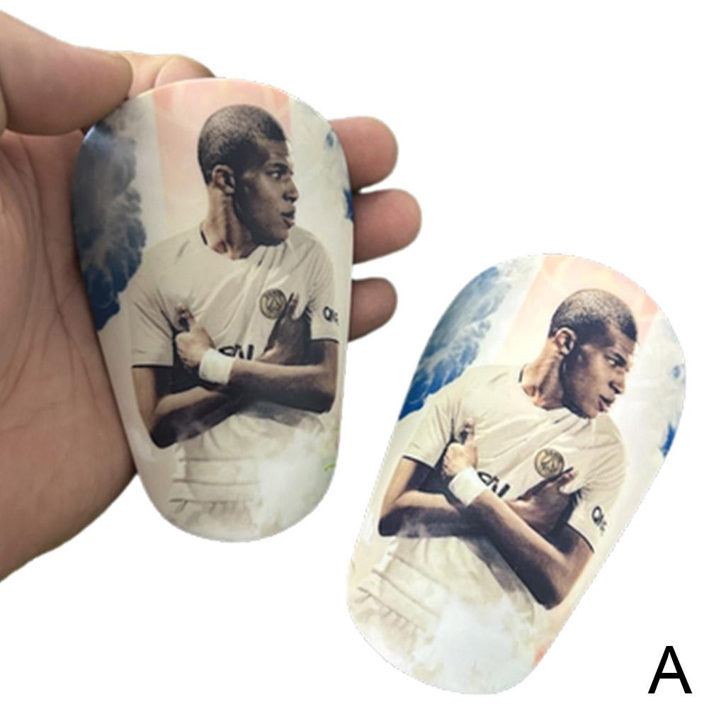 1 paar mini-scheenbeschermers, beschermende voetbalbenodigdheden, beschermende uitrusting scheenbeschermers verzamelpads voor voetbalfans: WHITE