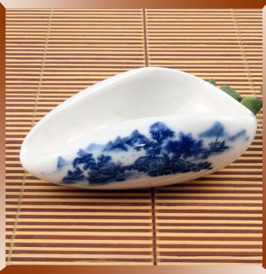 The blue and white porcelain Cha He * Tea Presentation Vessel