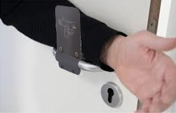 Arregui Spipo Manilla SEG040-04 Solución para abrir puerta sin tocar la manilla, color negro