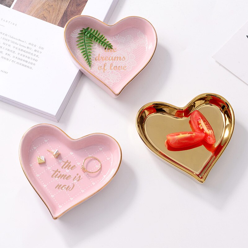 Pequeño en forma de corazon plato de porcelana pintado a mano plato de joyería de cerámica Plato decorativo bandeja Decoración de mesa