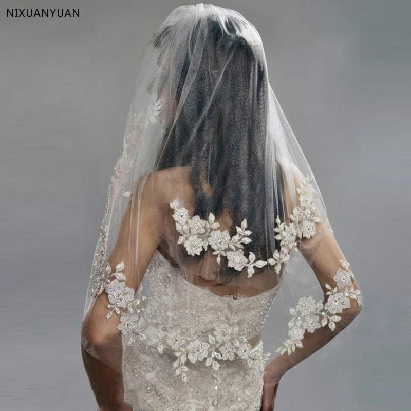 kurze Hochzeit Schleier mit Spitze Günstige Importierte Silber Gewinde Blume Braut Schleier 2 Ebene mit Kamm Hochzeit Zubehör