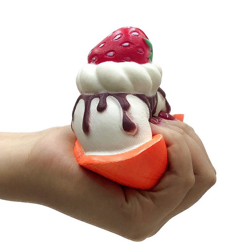 Aankomst Kawaii Aardbei Chocolade Taart Squishy Langzaam Stijgende Squeeze Speelgoed Kids Baby Decompressie Speelgoed 10*9 Cm
