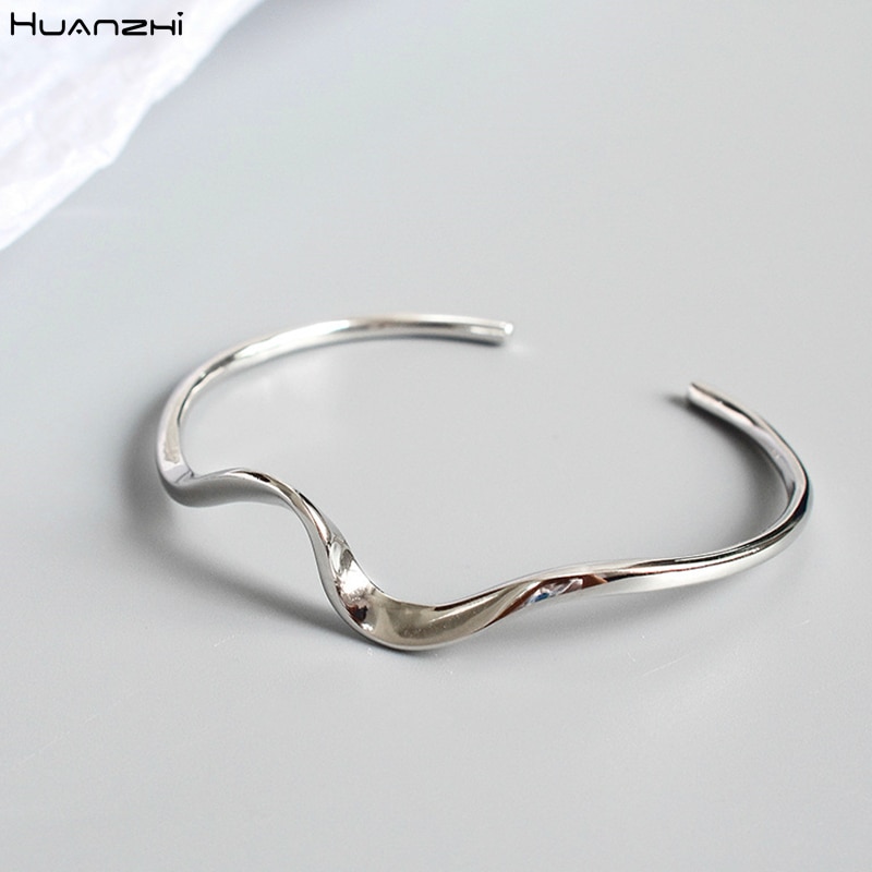 Huanzhi Eenvoudig Geometrische Onregelmatige Wave Twisted Metal Gold Open Verstelbare Armband Voor Vrouwen Meisje