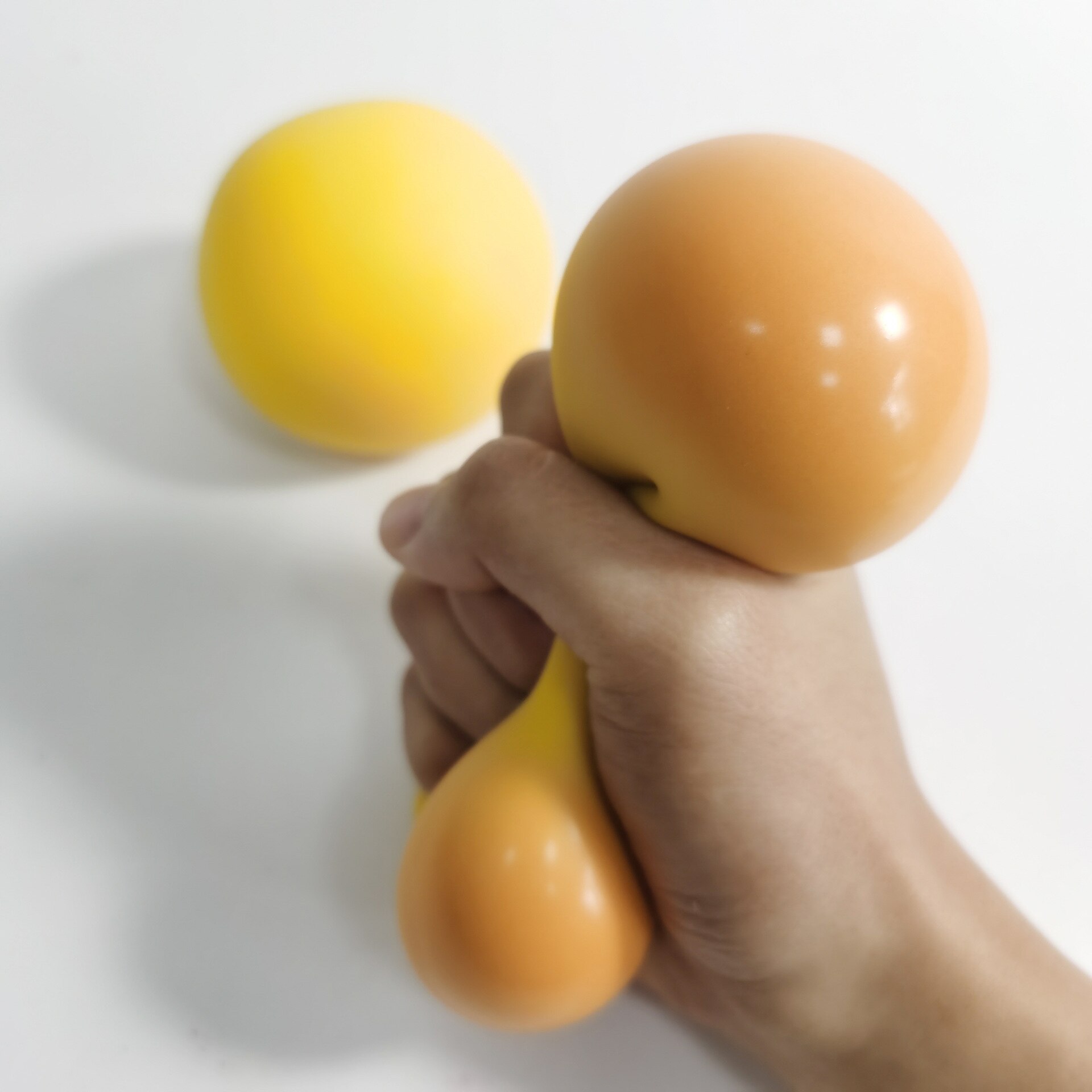 Fidget Speelgoed 6/6.5Cm Stress Ballen Voor Kinderen Volwassenen Creatieve 4.5/6Cm Regenboog Antistress Bal Kleur Veranderende Knijpen Toy: Yellow 6.5cm