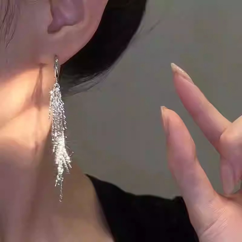 Glanzende lange oorbellen met kwastjes en glitter voor dames, lange oorbellen met kettinghangers, perfect als sieraden voor bruiloften en feestjes.
