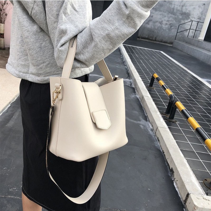 Solid Color Female Leather Women Bag Women's Shoulder Handbags Bucket Large Capacity Tote Casual Female Crossbody Bags: Beige