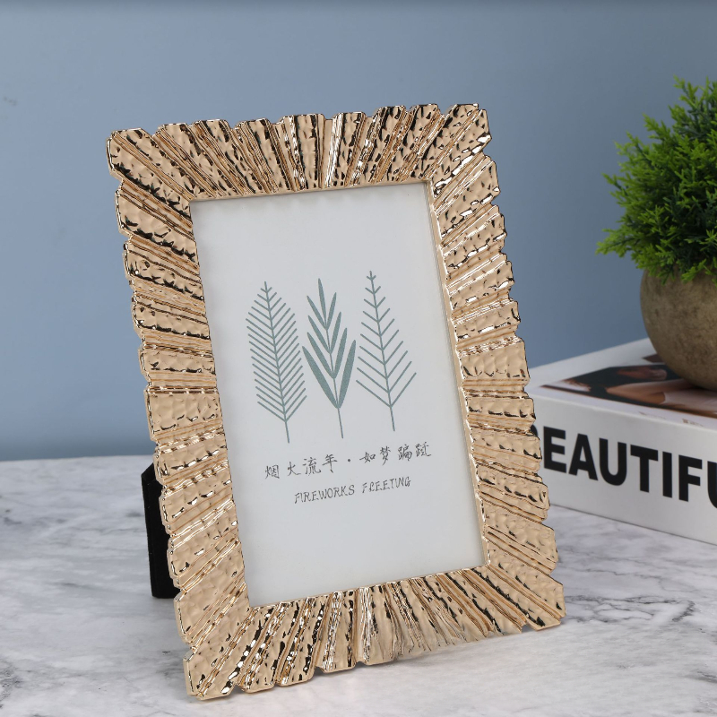 Gouden fotolijst Antiek sierlijk fotolijst Tafelblad en muurophanging met High Definition glazen front voor huisdecoratie.