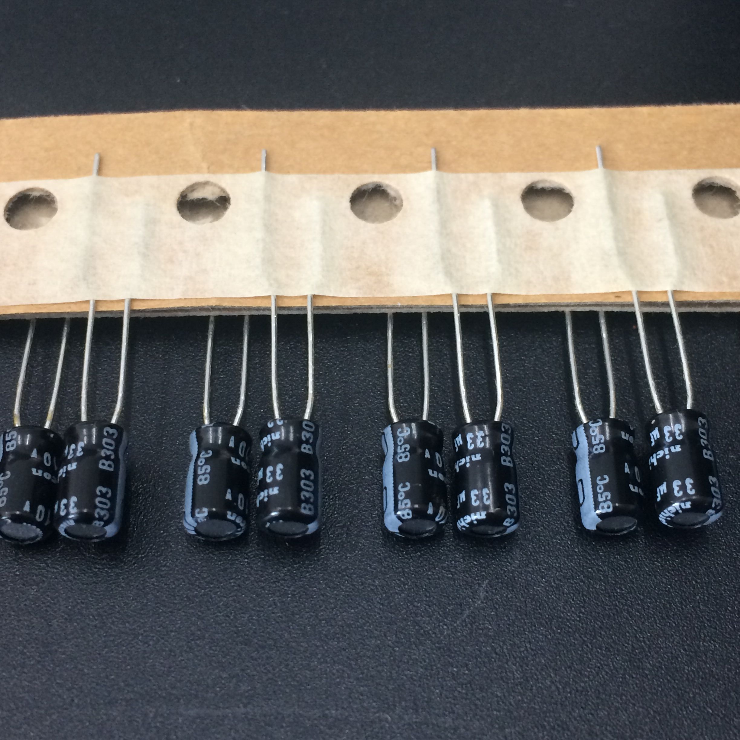 20 piezas 33uF 10V NICHICON serie SR 4x7mm perfil bajo 10V33uF condensador electrolítico de aluminio