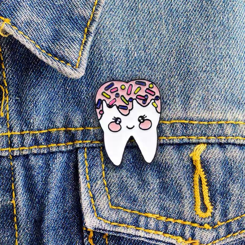Broche en forma de diente, adornos de clínica Dental y clínica, de actividades, accesorios de mochila de disfraz de dentista: 1pcs E